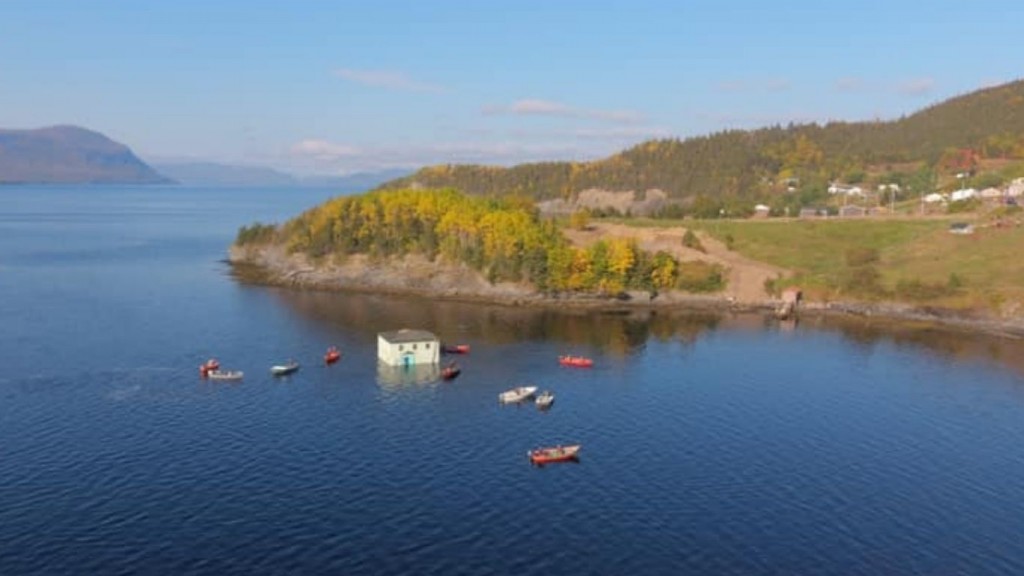 IMPERDIBLE. En Canadá trasladaron una casa por el agua